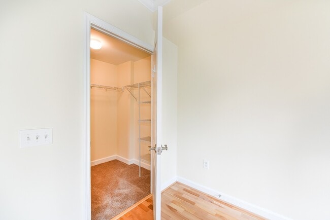 Building Photo - Logan Circle Studio Apartment for Rent Ava...
