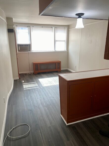 Building Photo - 915 N 66th St