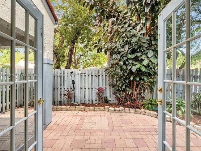 Building Photo - 1361 Cottonwood Cir