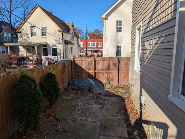 Building Photo - 1560 Coutant Ave