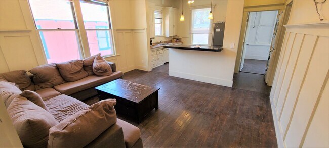 Building Photo - Euclid Ave - A 4 bedroom 2 bathroom Histor...