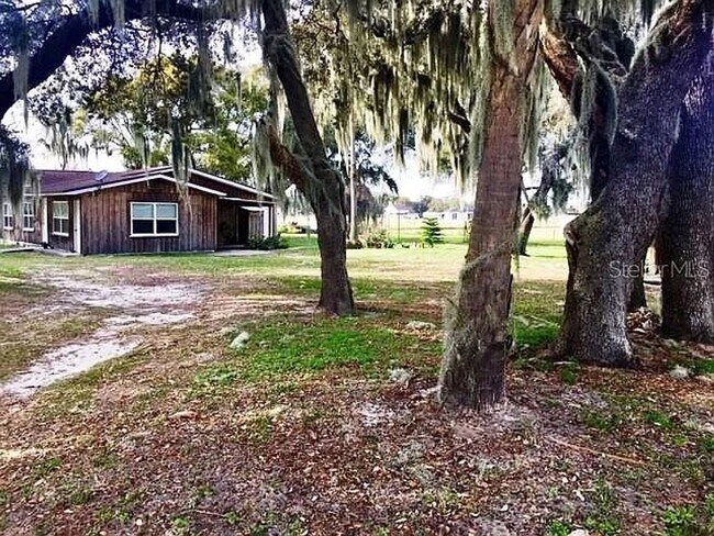Building Photo - Charming 3 bedroom 1 bath country home located on 1.16 acres