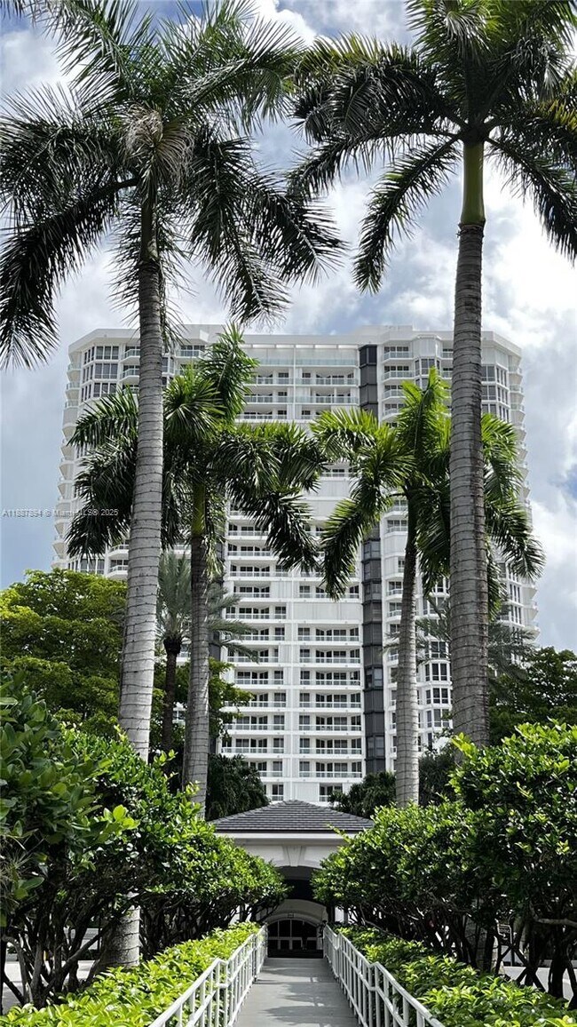 Building Photo - 21150 Point Pl