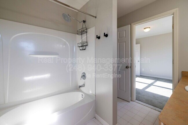 Building Photo - 264 E Palmer St