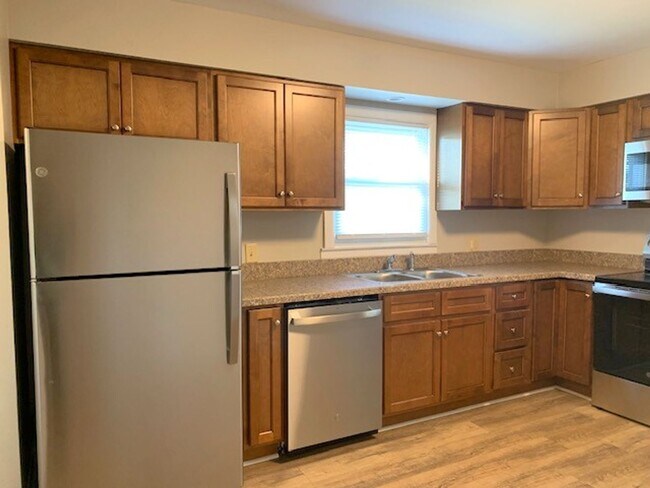 Building Photo - 50% OFF UNTIL 2026!  APPLICATION FEE ONLY ...