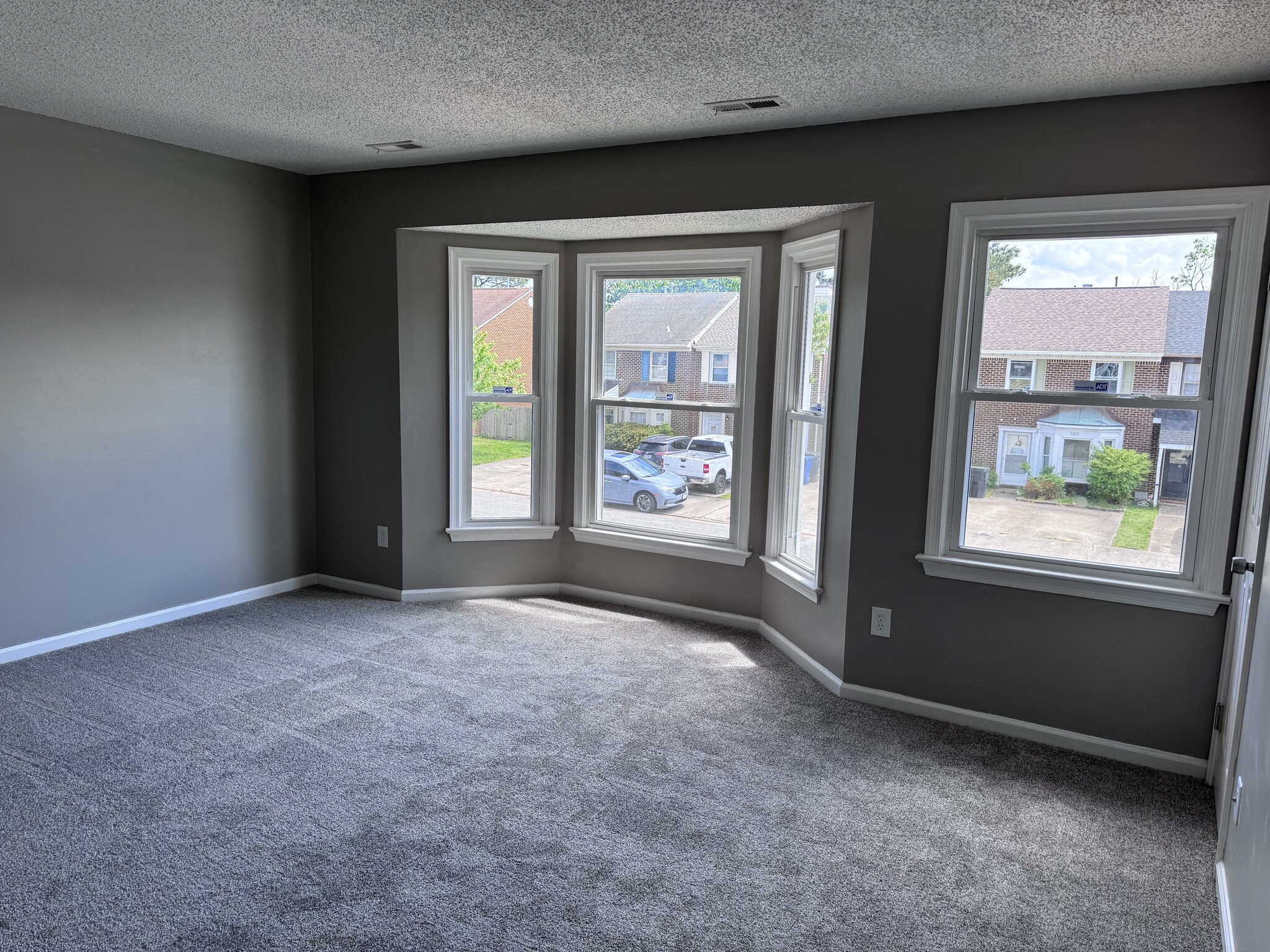 Building Photo - 1376 Battleford Dr