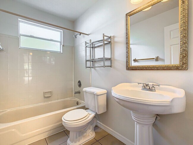 Building Photo - Pet Friendly 3 bedroom, 2 bathroom condo