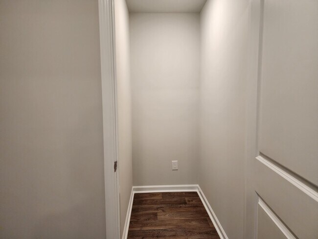 Building Photo - 1015 Course Ln