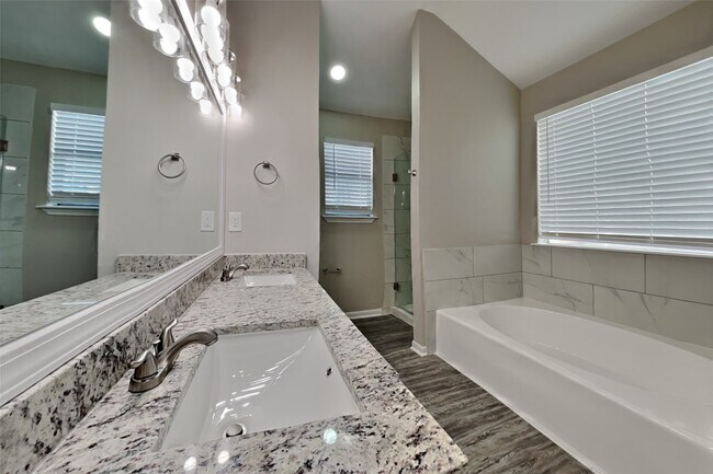 Building Photo - 4715 Brooklawn Dr