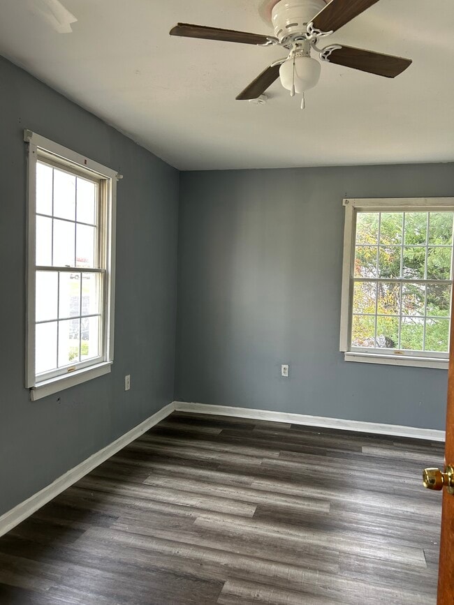 Building Photo - 201 Lock St