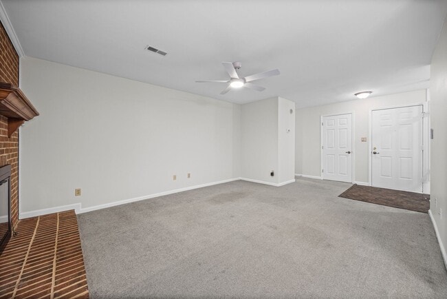 Building Photo - Light and bright 2-primary suite, 2-bath condo in Firethorne of Charlotte.