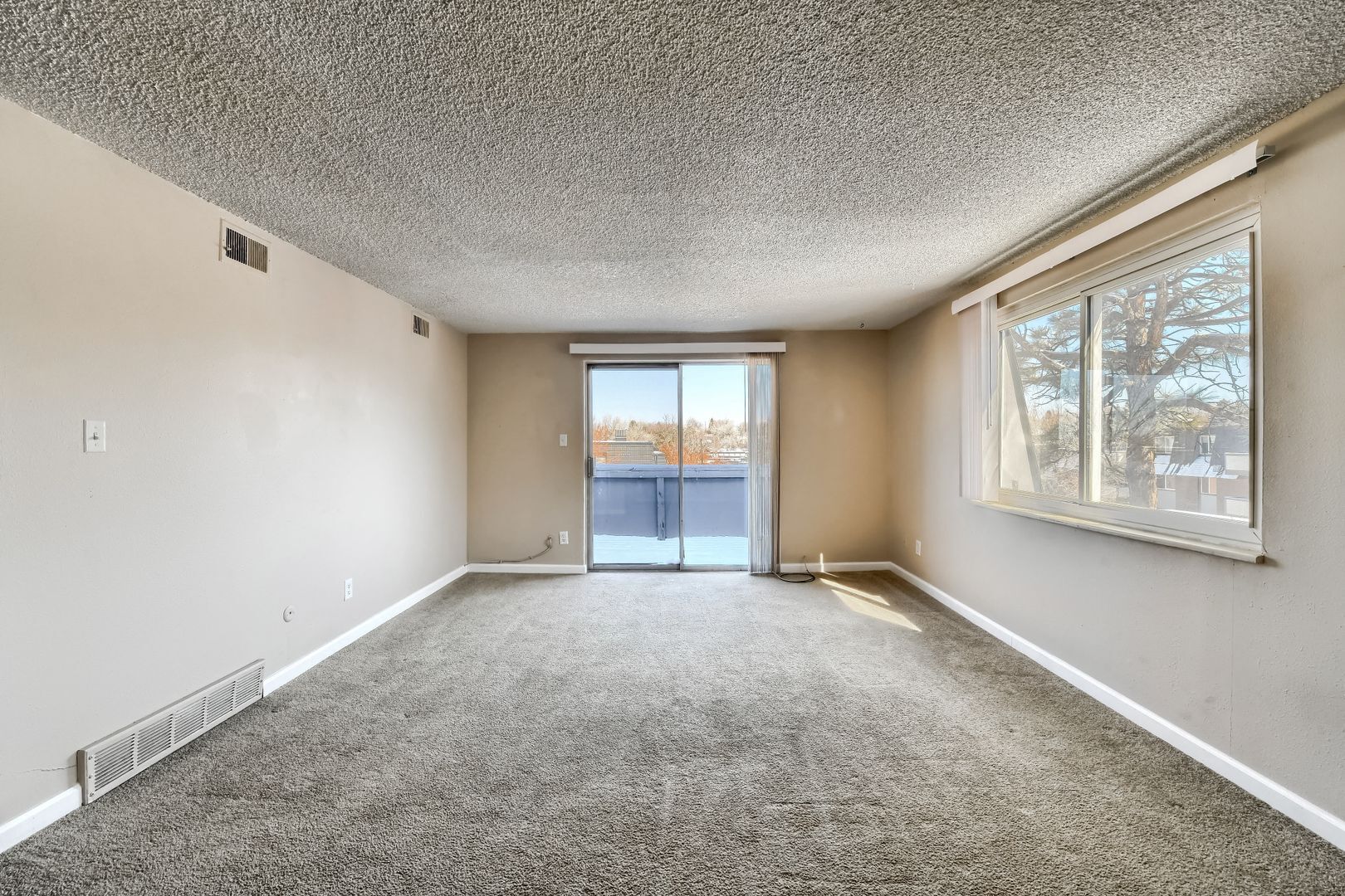 Building Photo - 130 E Highline Cir