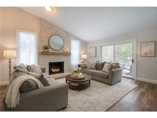 Building Photo - 1042 E Circle Dr