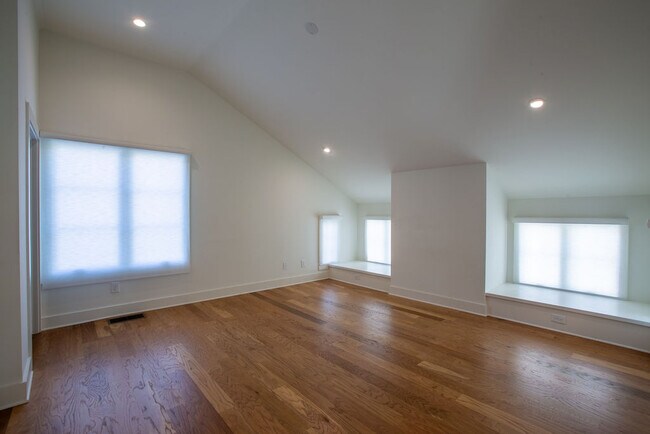 Building Photo - 130 2nd St