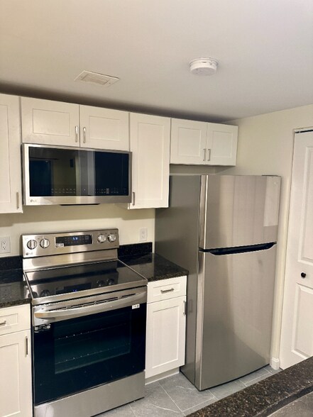 Building Photo - 10 Museum Way