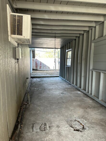 Building Photo - 1704 Avondale St