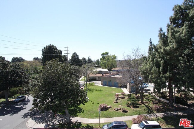 Building Photo - 11733 Missouri Ave