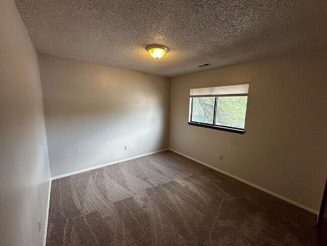 Building Photo - "Charming 2-Bed Condo Retreat in Colorado ...