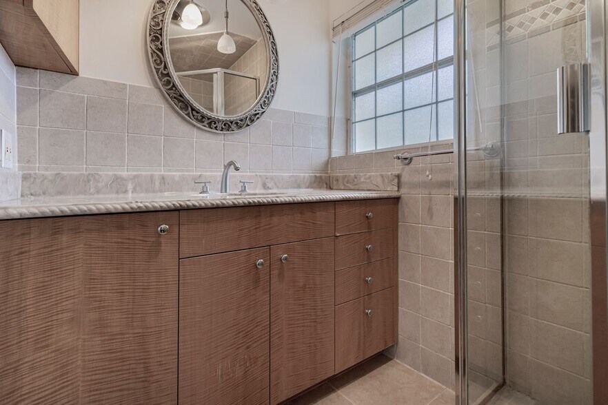 Building Photo - 276 SW 7th Ave