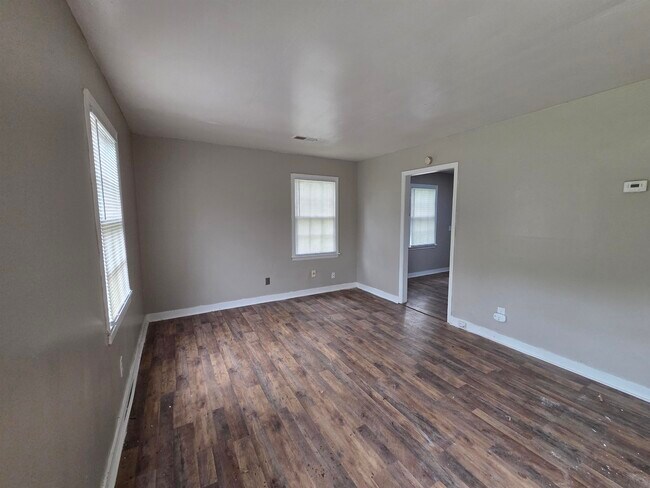 Building Photo - 4047 Chelsea Ave