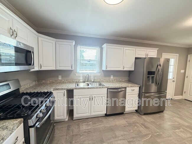 Building Photo - 122 Joan St