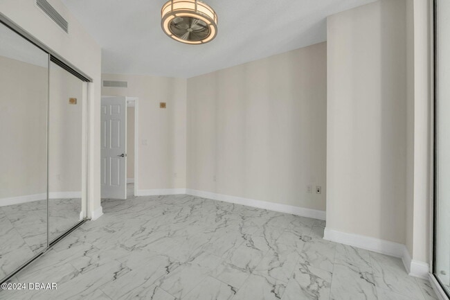 Building Photo - 231 Riverside Dr