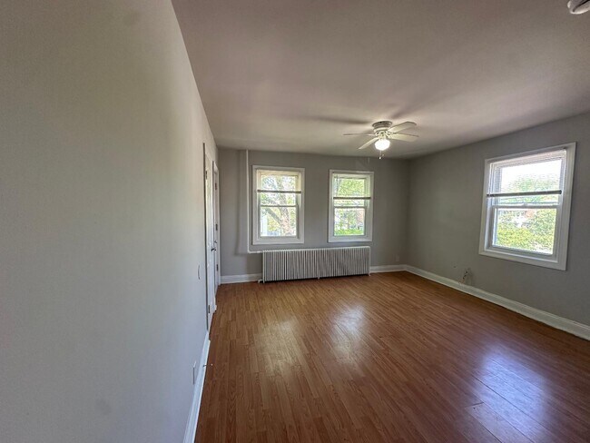 Building Photo - 1025 17th St NE