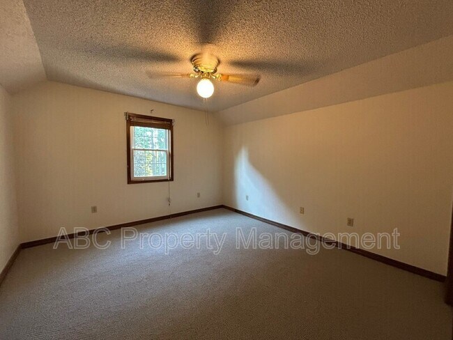Building Photo - 4084 N Lexington Ln