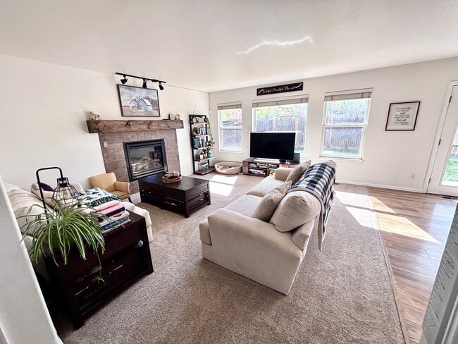 Building Photo - Spacious 3 Bed / 3 Bath Home Near Peterson Space Force Base