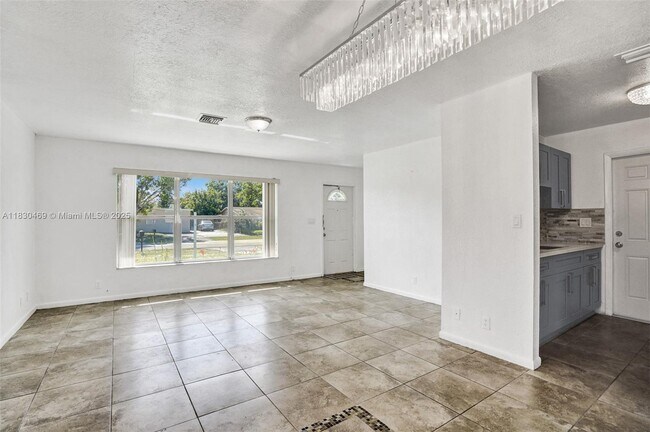 Building Photo - 3431 NW 5th Pl