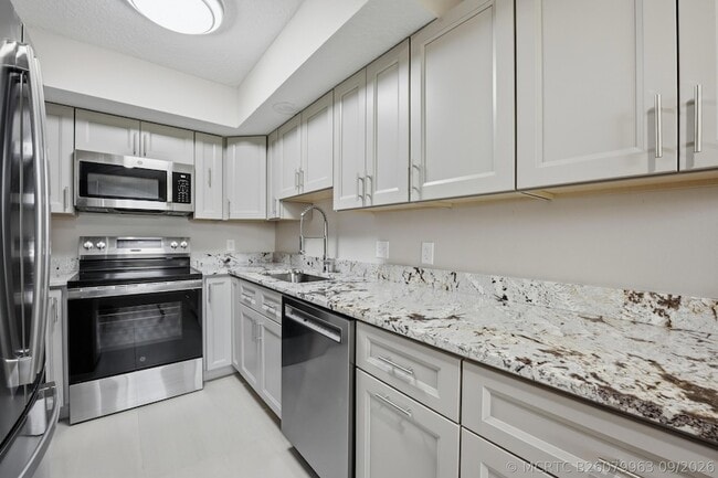 Building Photo - 1031 Goldenrod Rd
