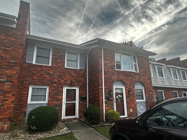 UNIT 18 - 3000 Golden Rd