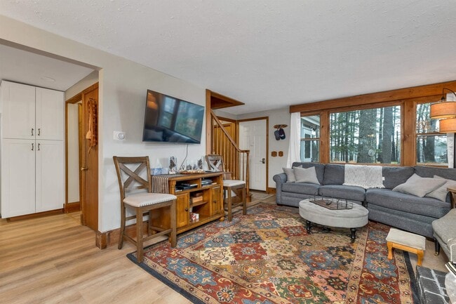 Building Photo - 6 Abbott Ln