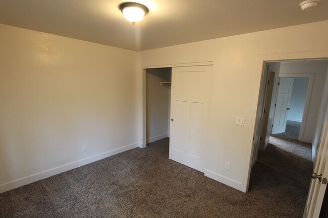 Building Photo - $500 OFF THE FIRST MONTHS RENT! Home in Mo...