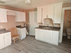 Apt B - 77 Saratoga Ave