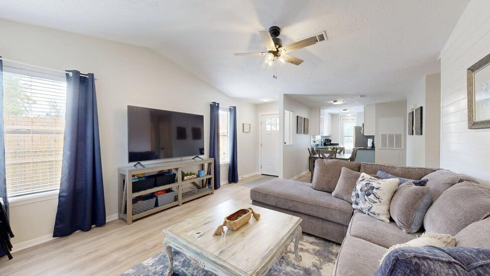 Primary Photo - 608 Navarro Dr