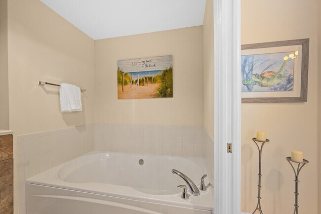 Building Photo - 265 Atlantis Cir