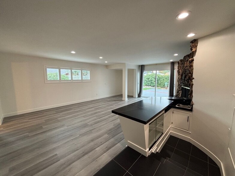 Building Photo - 8356 Vanalden