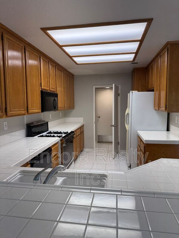 Building Photo - 9338 Babauta Rd