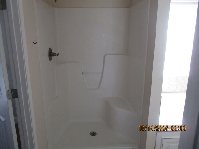 Building Photo - 634 Winifred Rd