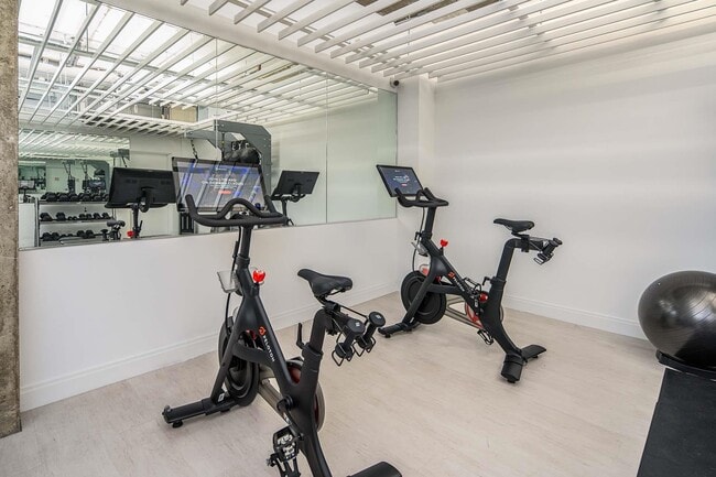 Building Photo - 148 1st St