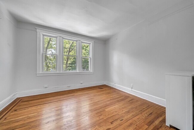 Building Photo - 654 JFK Blvd E