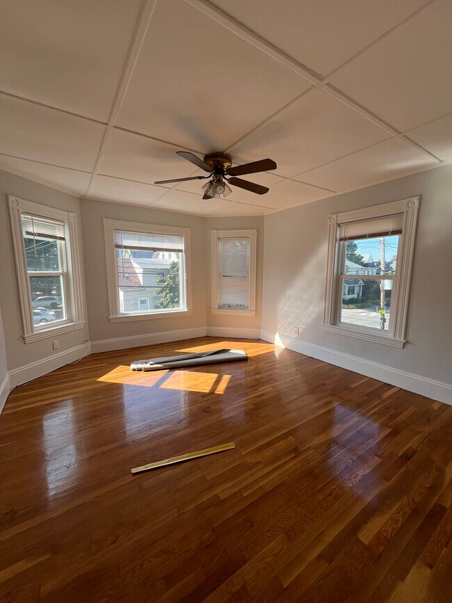 Building Photo - 120 Lowell St