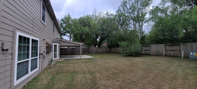 Building Photo - 16911 Elmwood Glen Ct