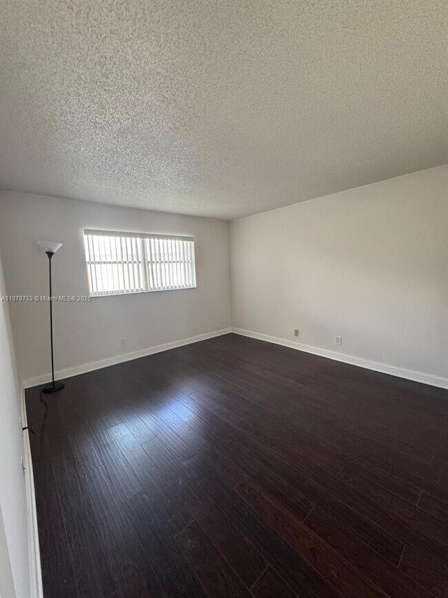 Building Photo - 8010 N Colony Cir