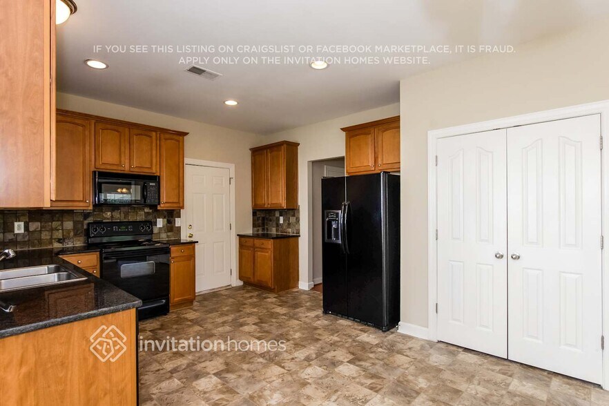 Building Photo - 4517 Hyperion Ct