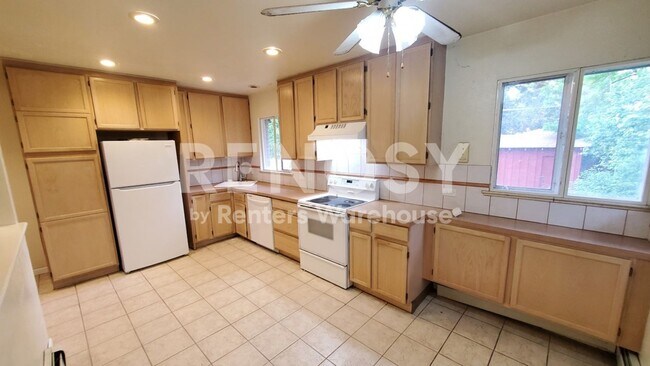 Building Photo - 5 Bed 2 Bath | Denver