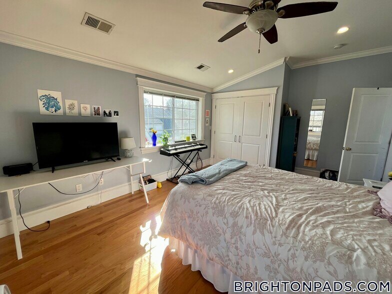 Building Photo - 127 Nonantum St