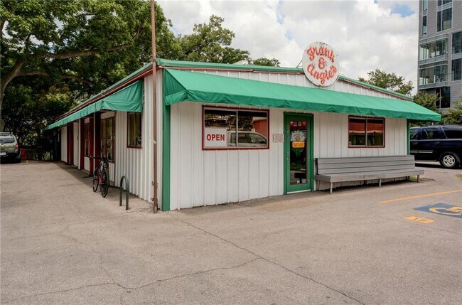 Building Photo - 1406 Windsor Rd