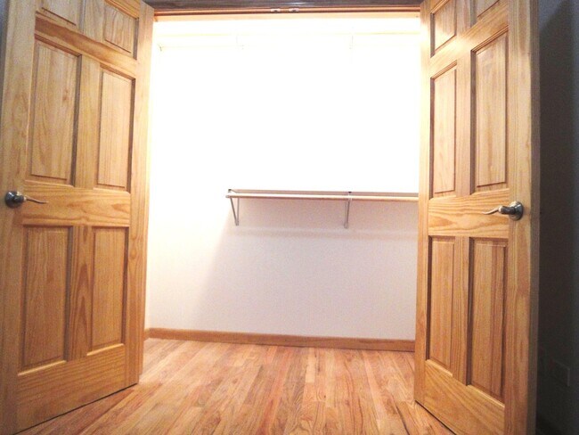 Building Photo - 1008 S Loomis St